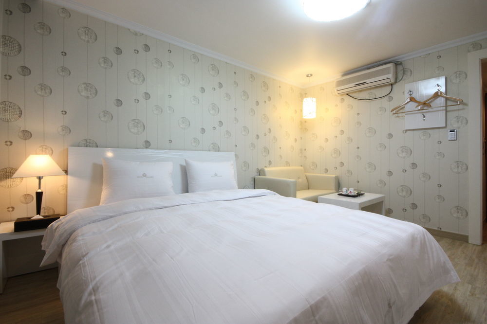 Gallery Tourist Hotel Чхонджу Екстер'єр фото